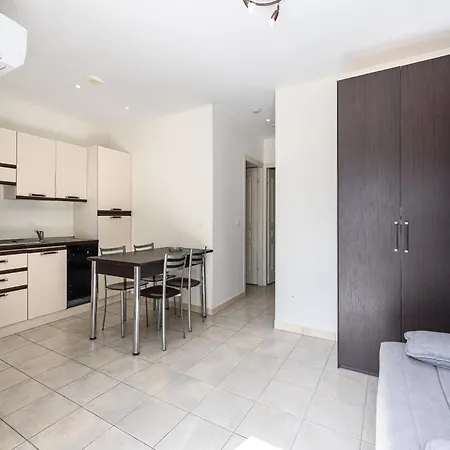 Lisa Maria E N60 3p7