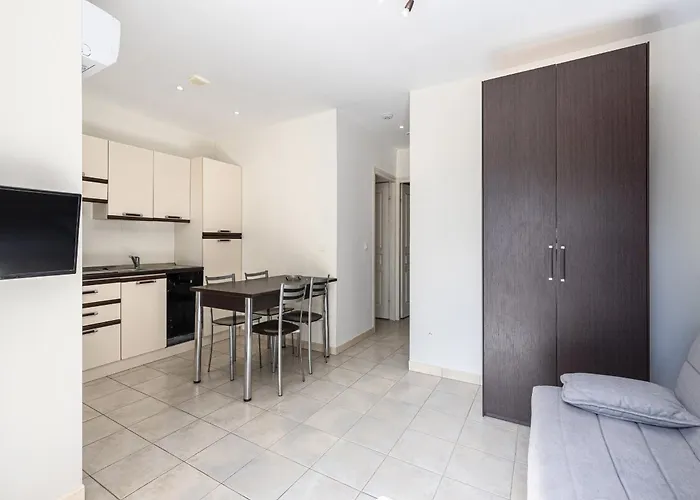 Lisa Maria E N60 3p7